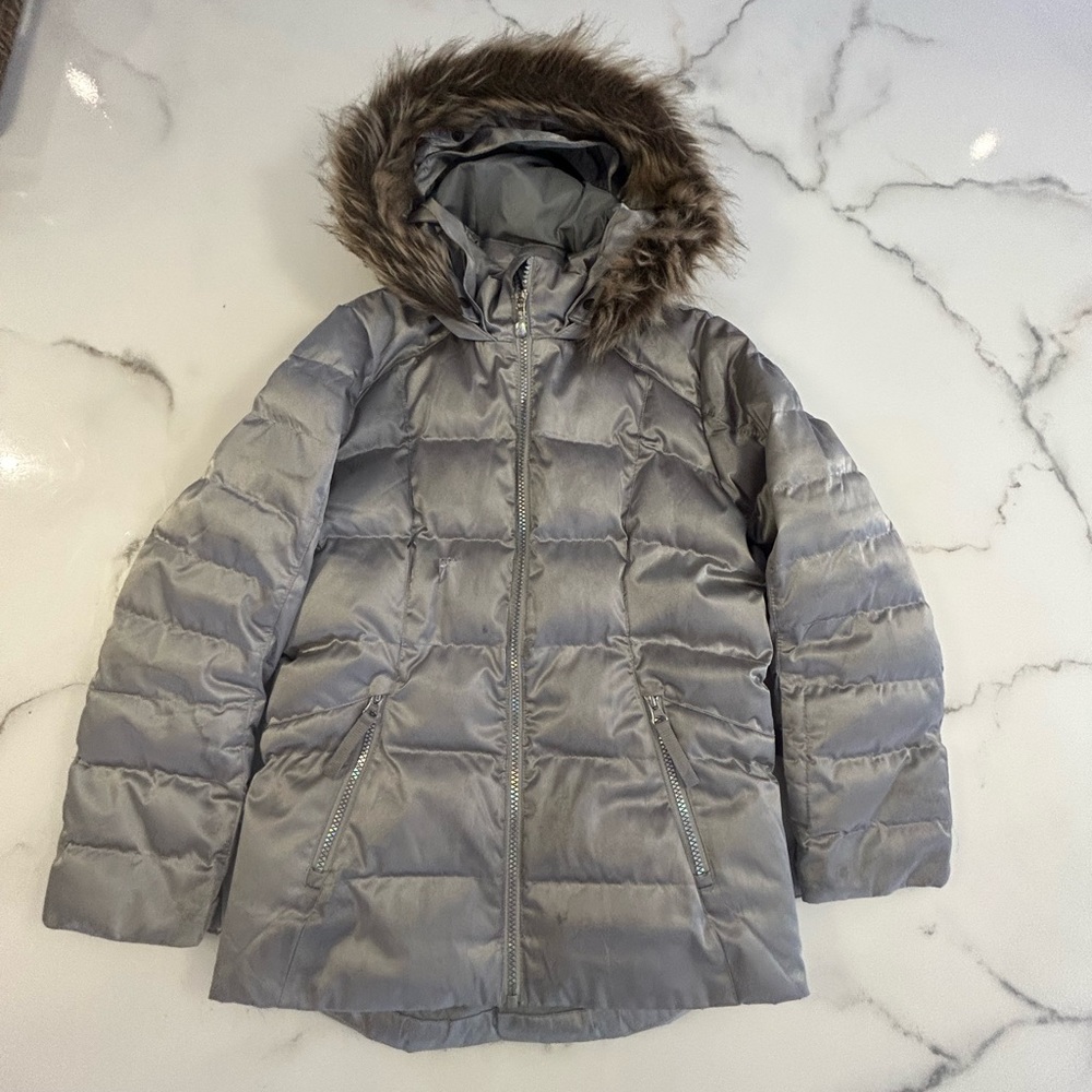 Girls stylish ski jacket by Spyder. Size 10